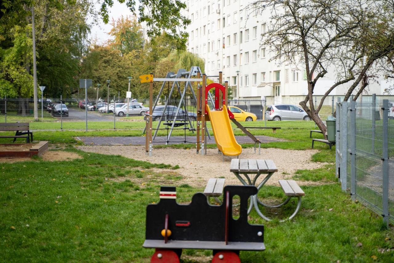 Comfort 14 -- Stylish City Apartment Netflix, Wi-Fi & Parking Мішкольц Екстер'єр фото