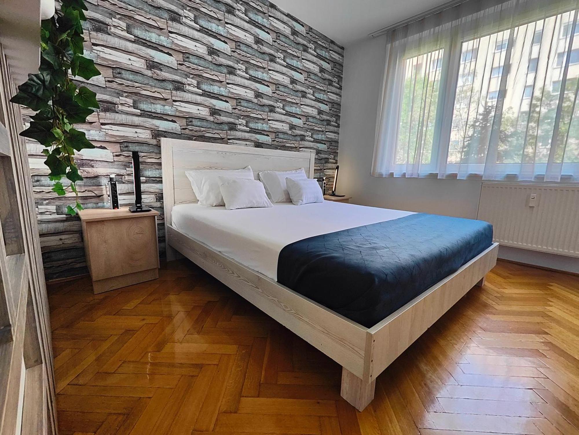 Comfort 14 -- Stylish City Apartment Netflix, Wi-Fi & Parking Мішкольц Екстер'єр фото